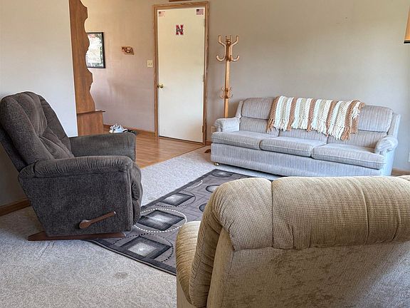 5th image of 713 4th St NE