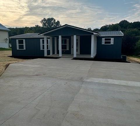3rd image of 909 Isabell Dr