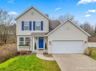 922 Bush Creek Ln, Whitehall, MI 49461