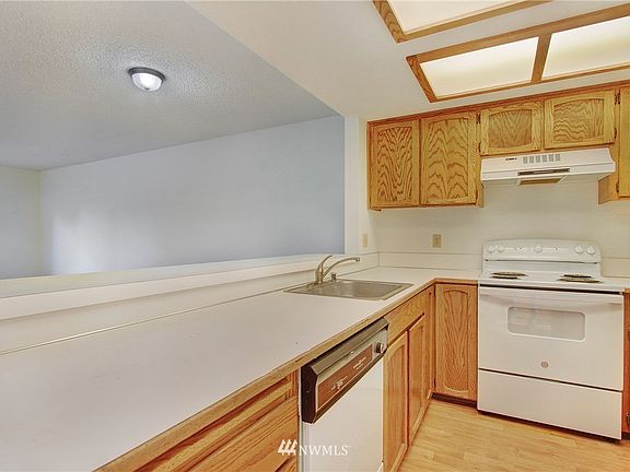 4th image of 708 10th St NE #C