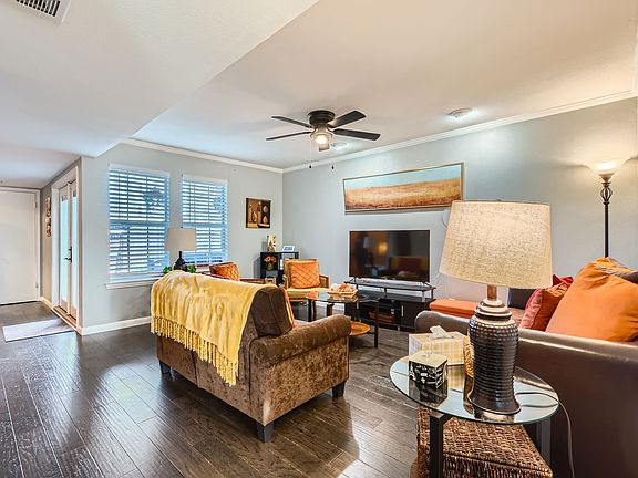 4th image of 511 Towne House Ln
