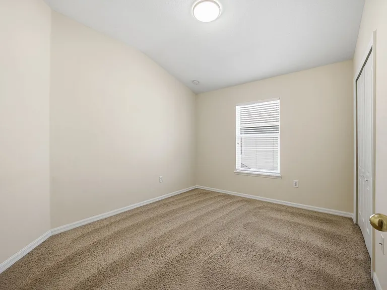 1995 Estancia Cir — Photo 17