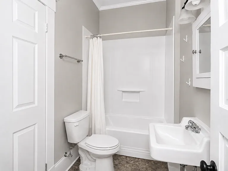 506 S Main St — Photo 14