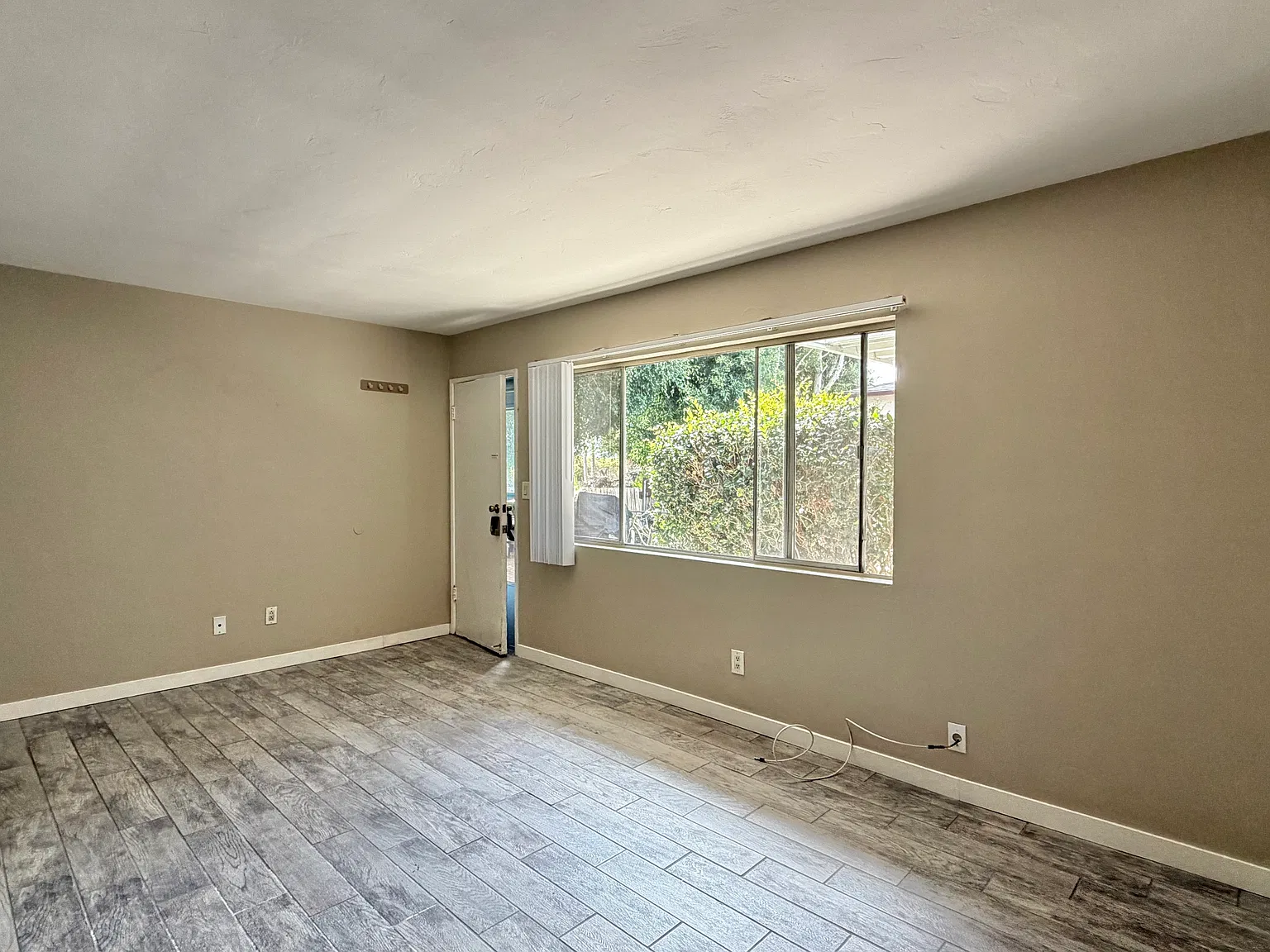 1 bed, 600 sqft, $2,348 — Photo 2