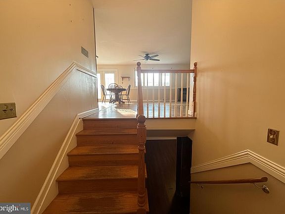 3rd image of 303 Mackintosh Dr