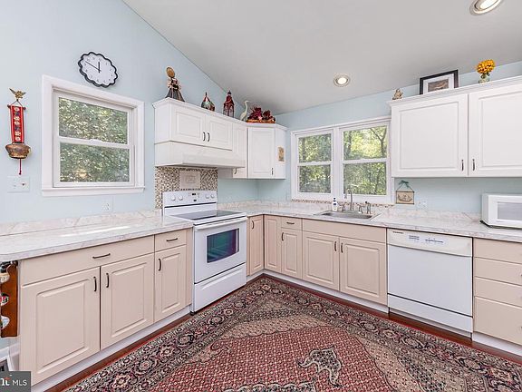 5th image of 112 Berlin Rd