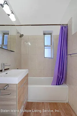 Sold by REMAX Elite | media 28