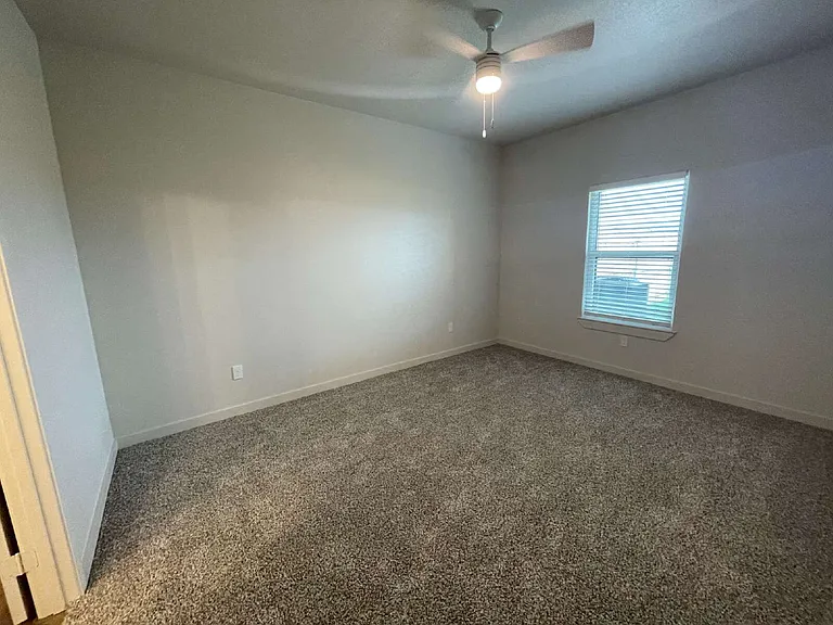 10902 Aberdeen Ave — Photo 10