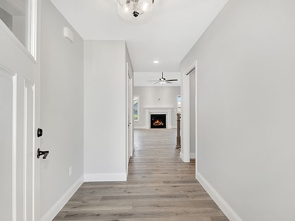 2nd image of 2202 Slade Ln #Yl9fbz