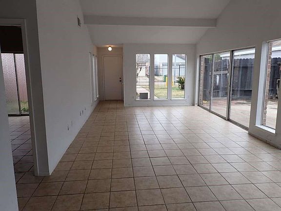 3rd image of 11539 Bellerive Dr