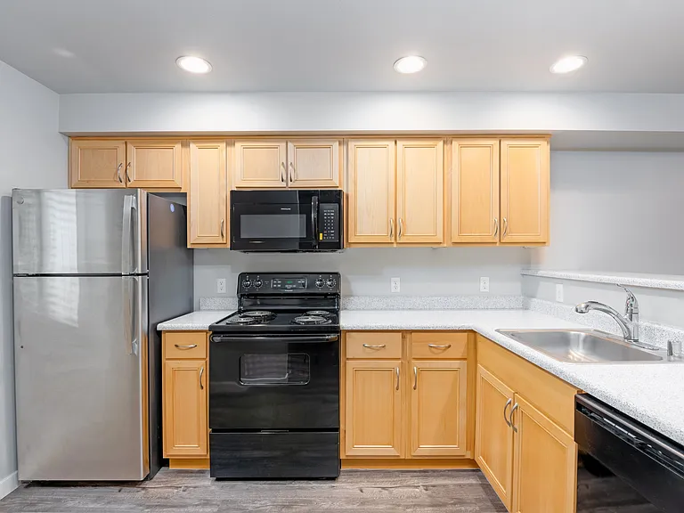 1x1 - 728 SF - Kitchen