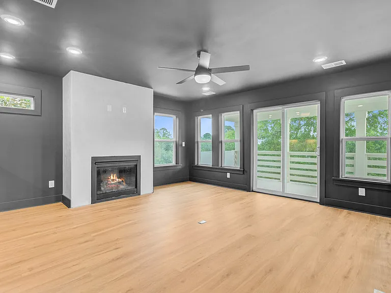 515 Joseph St — Photo 10