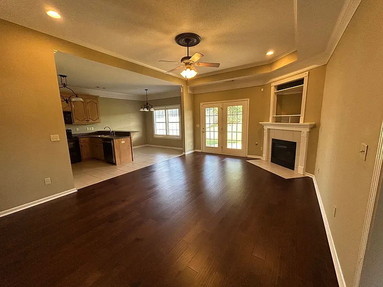 5204 Easton Ln — Photo 4