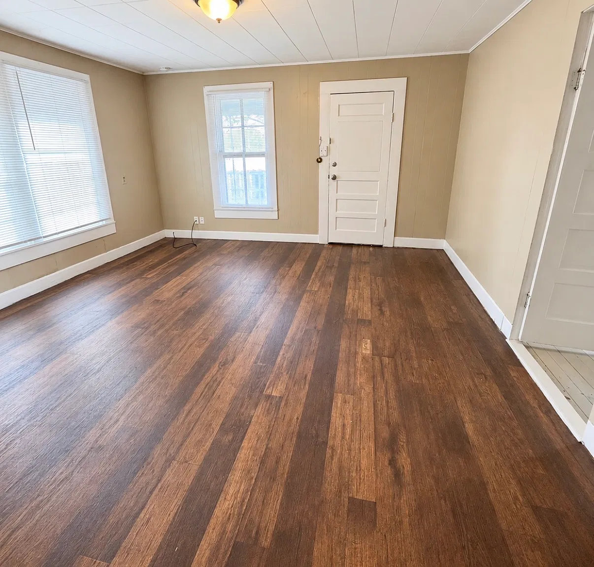 3 bed, 960 sqft, $1,050 — Photo 3