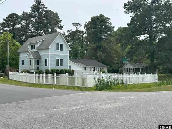 758 Sir Walter Raleigh St, Manteo, NC 27954