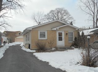 26162 N Walnut Ave, Mundelein, IL