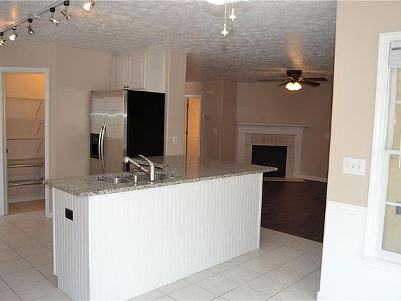 5th image of 799 Sunny Field Ln