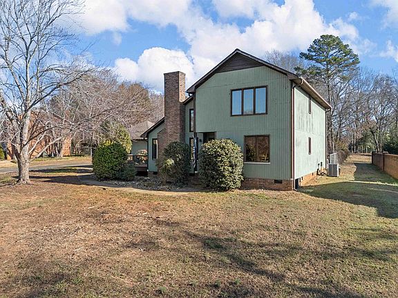 2nd image of 207 Woodgrove Trce