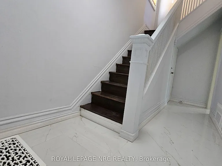 4425 Hiram St — Photo 3