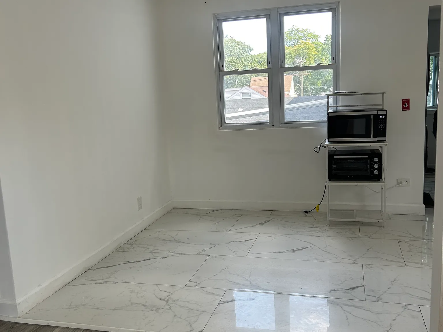 4 bed, 1360 sqft, $3,100 — Photo 4