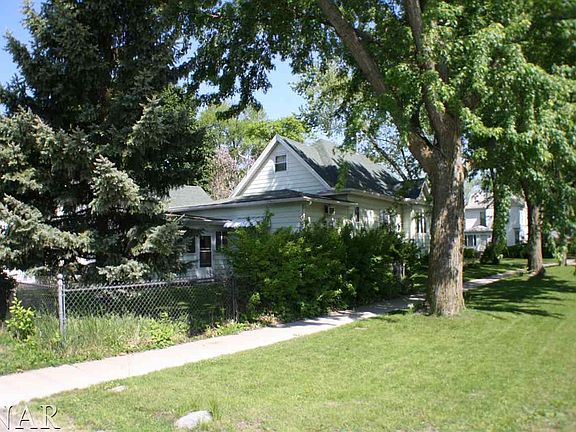 3rd image of 632 E Washington St