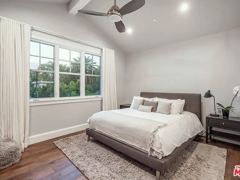 4800 Zelzah Ave — Photo 39