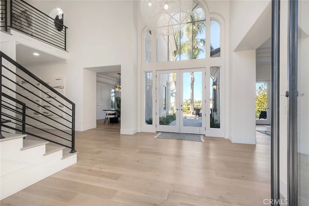 4 bed, 5499 sqft, $30,000 — Photo 4