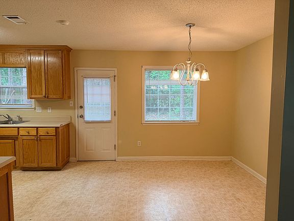 4th image of 3000 Ginny Dr