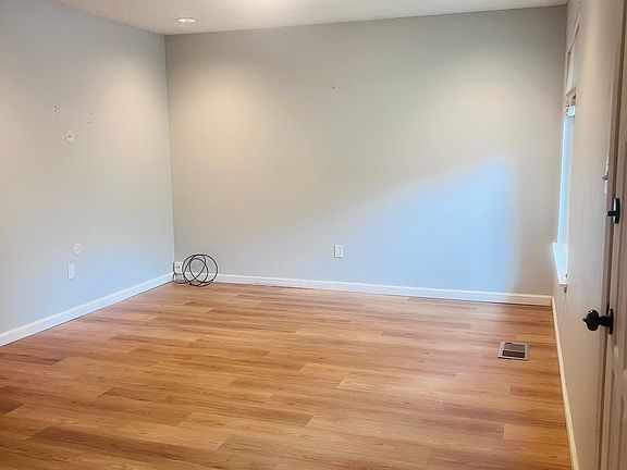 2nd image of 6520 Flower St