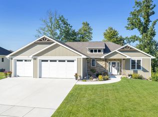 3220 Eclipse Dr, Green Bay, WI 54311
