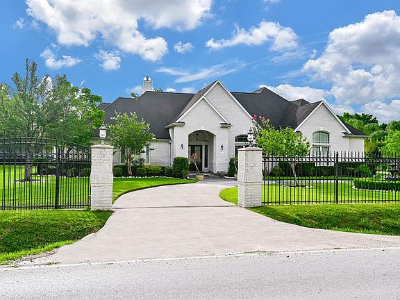 Fully gated wth remote controlled driveway gate access. Double wide circular drive for easy in and out -- even with several drivers in the family.