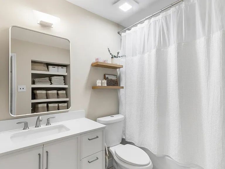 203 Elgin Ct — Photo 4