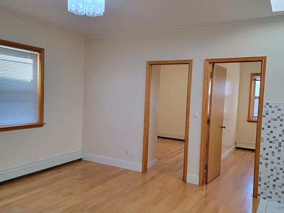 3rd image of 5223 72nd Pl Floor 1