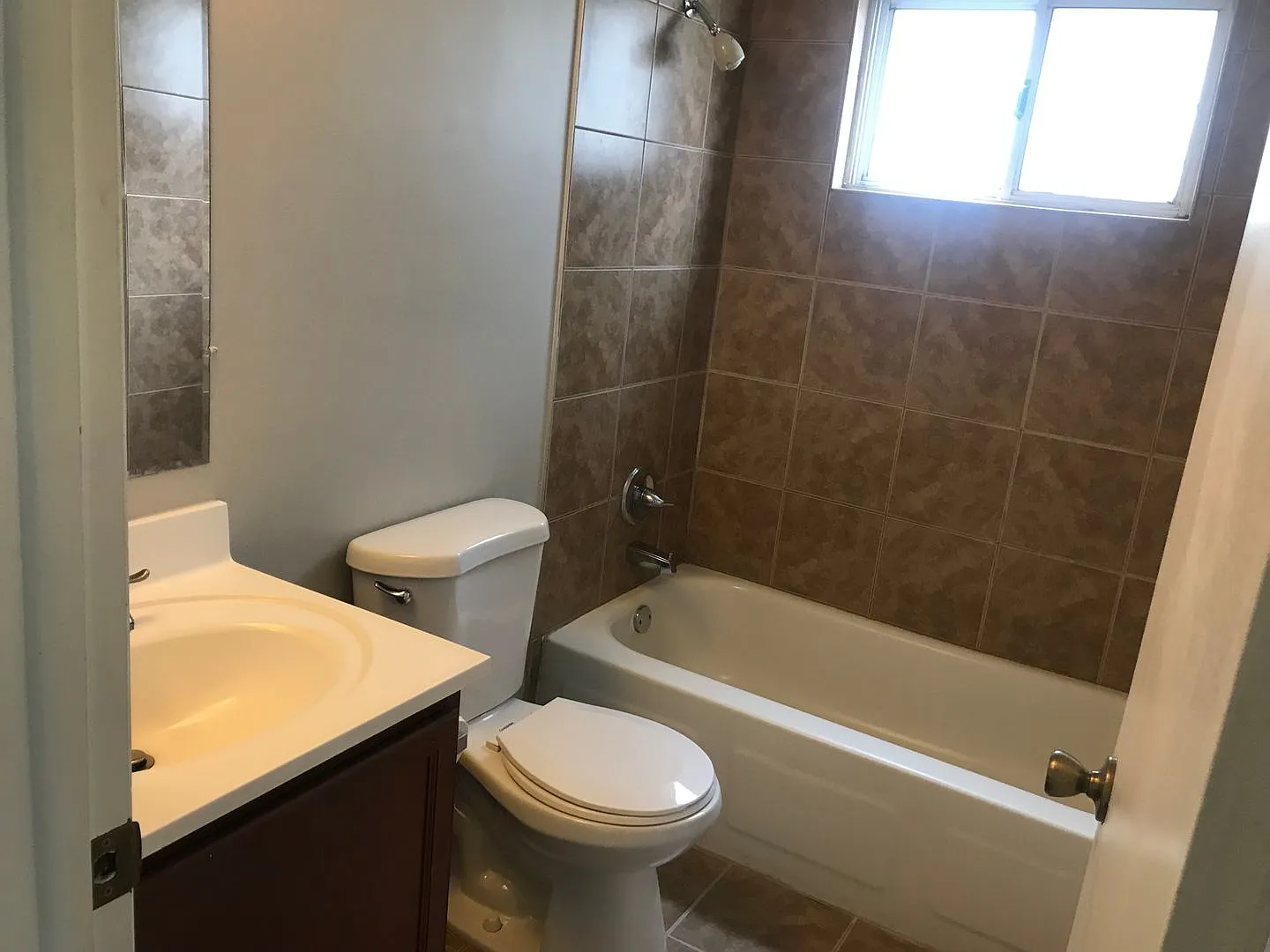 Park East Apartments (B)- Divergent Capital Management, LLC — Photo 4