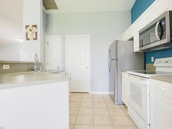 5th image of 847 SW 32nd Ter