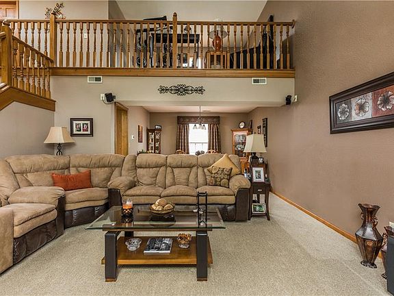 5th image of 256 N Odell St