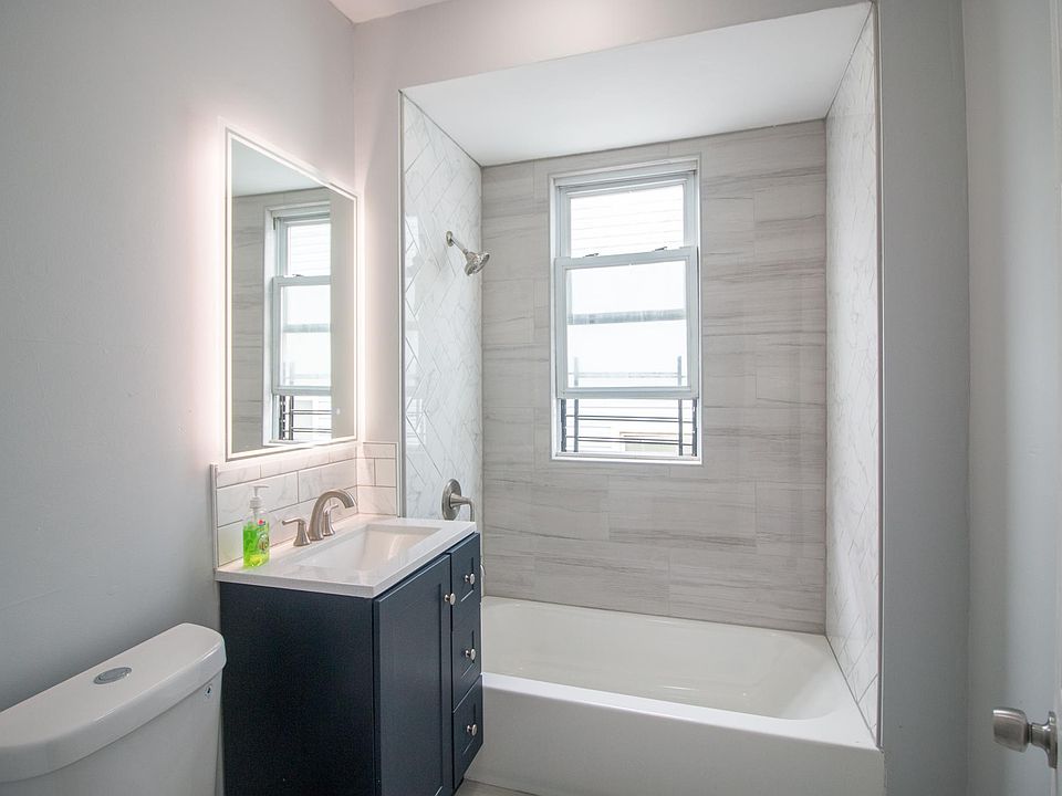 2nd image of 179 Leslie St APT 2