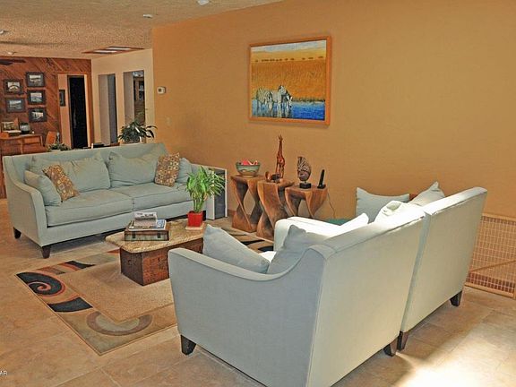 4th image of 2527 Glen Dr