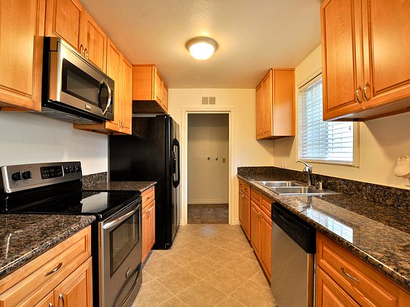 3rd image of 11751 Hollyview Dr