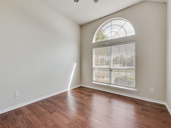5th image of 3806 Palace Pl