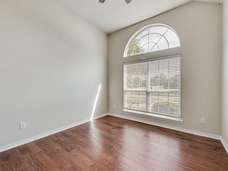 3806 Palace Pl — Photo 5