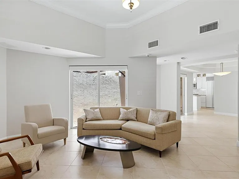 200 Cocoanut Ave #5 — Photo 7