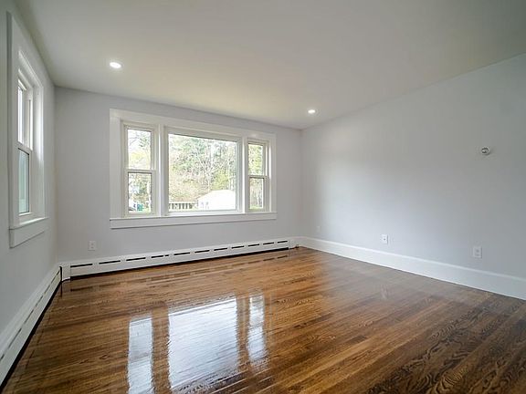 4th image of 3 Alice Ave