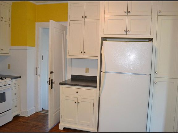 5th image of 410 S Eagleson Ave