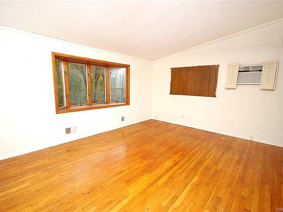4th image of 15 Hilltop Dr