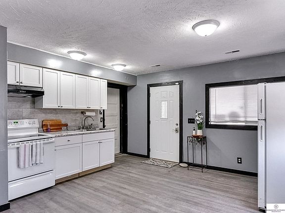 4th image of 3347 Ames Ave