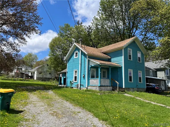 15 Gouinlock St, Warsaw, NY 14569