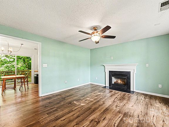 3rd image of 4718 Titus Ct