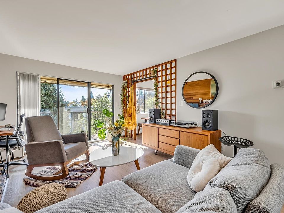 1st image of 466 8th Ave E #504