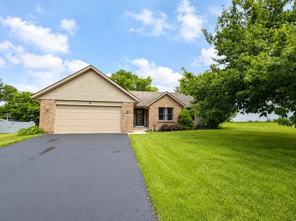 614 Moth St, Pecatonica, IL 61063